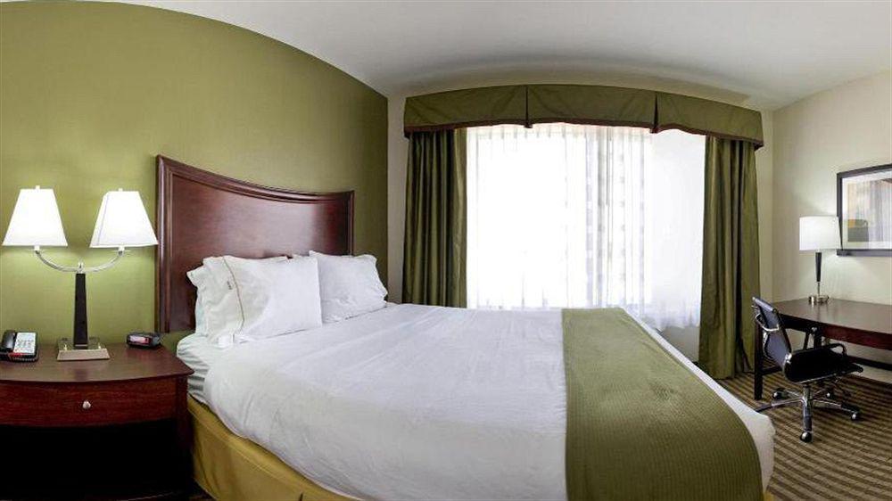 Holiday Inn Express Hotel & Suites Biloxi- Ocean Springs By Ihg Exterior photo