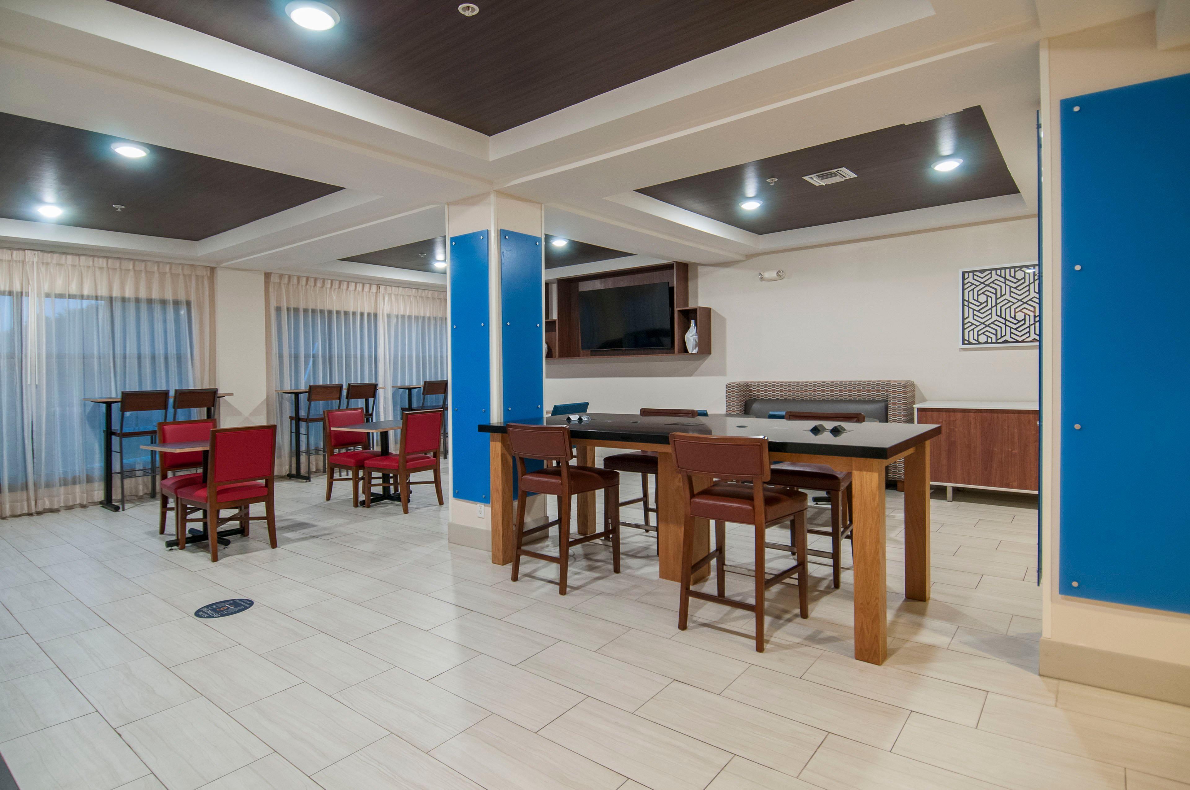 Holiday Inn Express Hotel & Suites Biloxi- Ocean Springs By Ihg Exterior photo