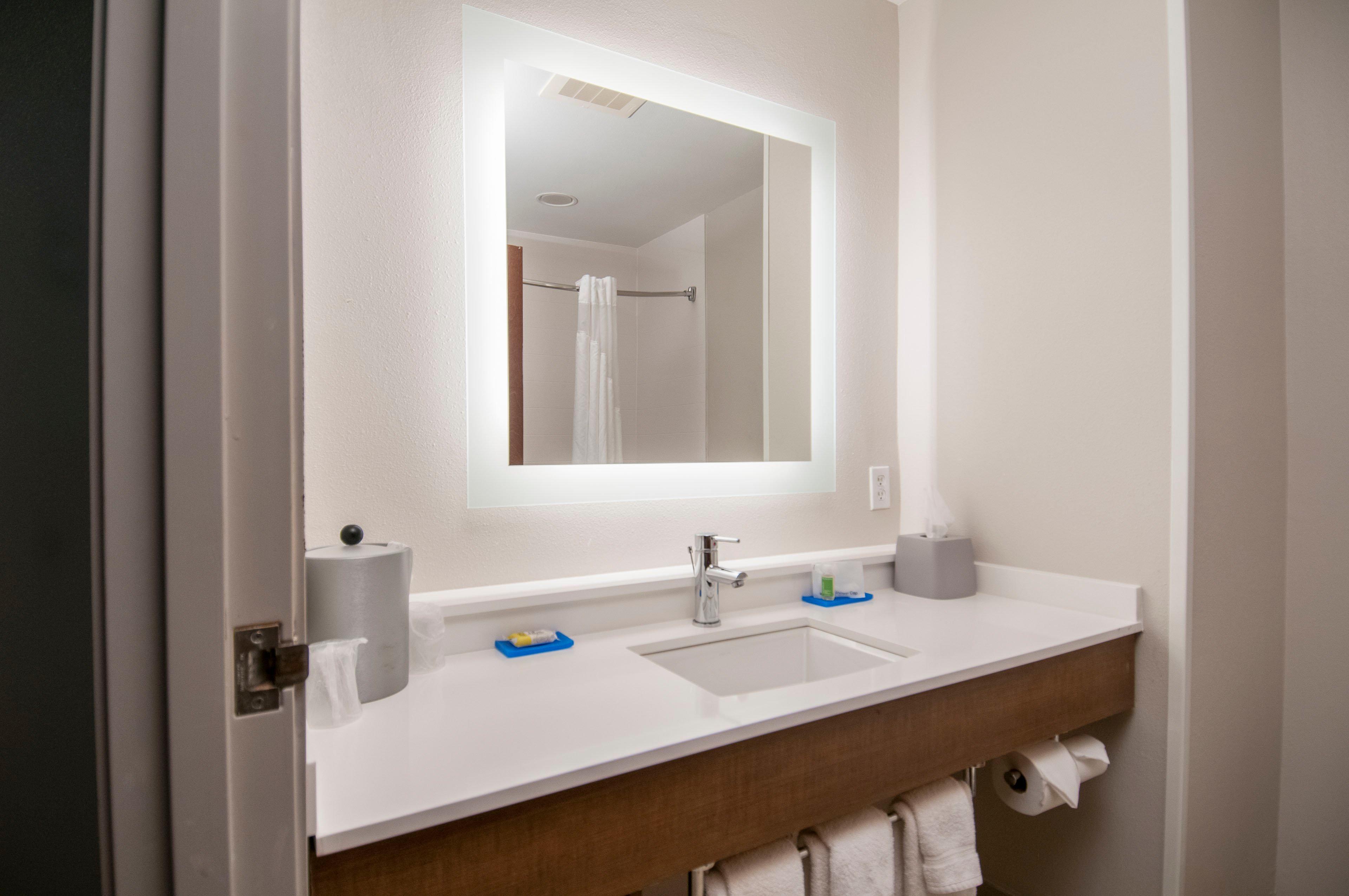 Holiday Inn Express Hotel & Suites Biloxi- Ocean Springs By Ihg Exterior photo