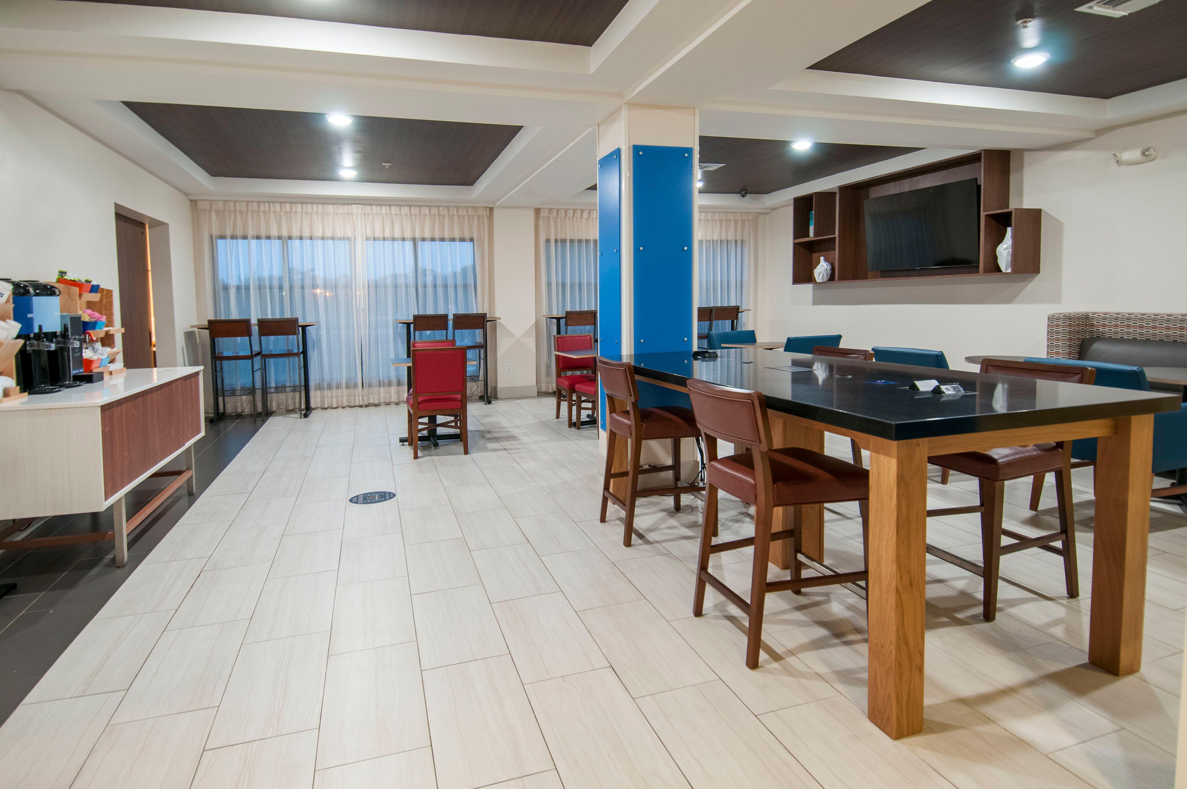Holiday Inn Express Hotel & Suites Biloxi- Ocean Springs By Ihg Exterior photo